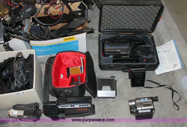 image for item 9158 Assorted electronics