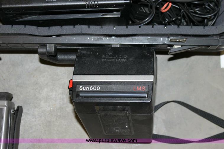 image for item 9158 Assorted electronics