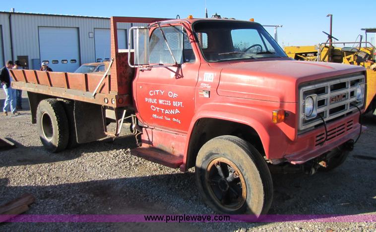 image for item 9182 1981 GMC C6D042 truck with dump bed