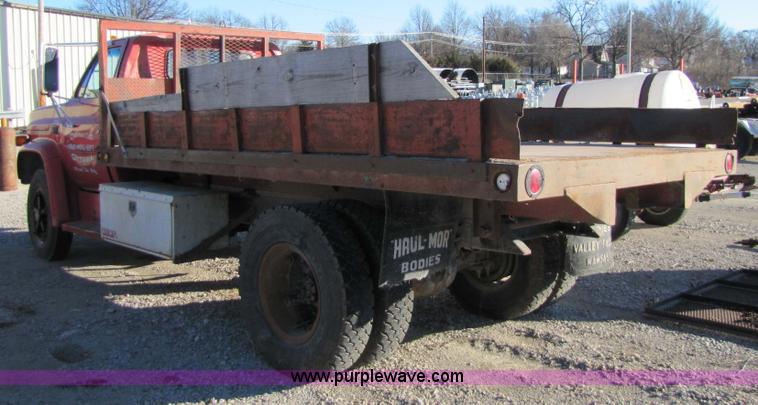 image for item 9182 1981 GMC C6D042 truck with dump bed