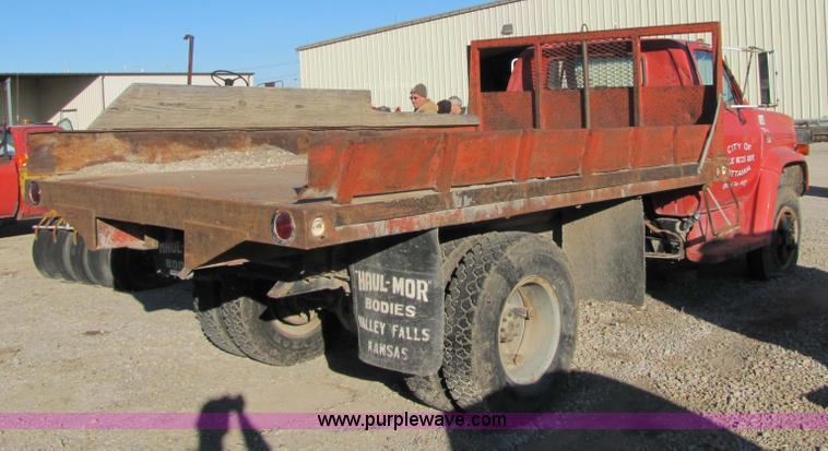 image for item 9182 1981 GMC C6D042 truck with dump bed