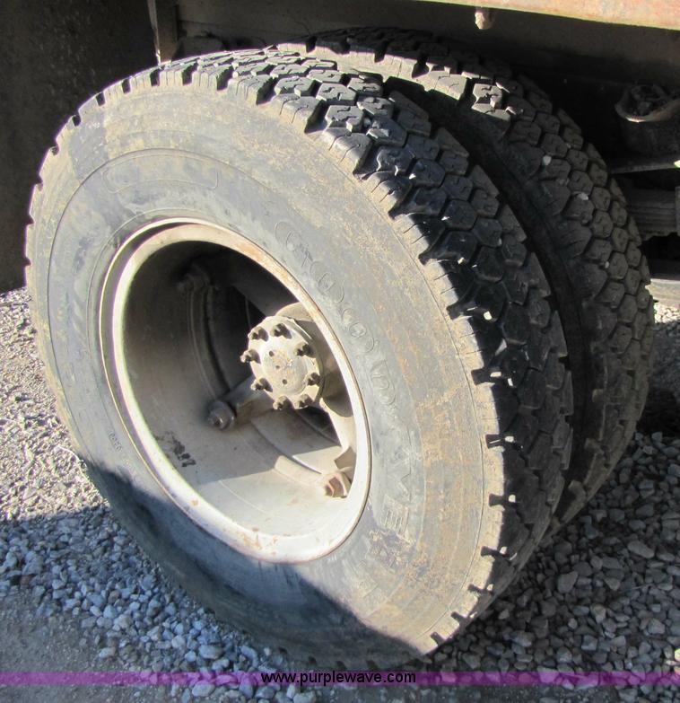 image for item 9182 1981 GMC C6D042 truck with dump bed