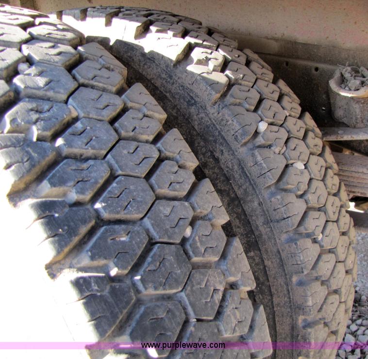 image for item 9182 1981 GMC C6D042 truck with dump bed