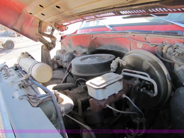 image for item 9182 1981 GMC C6D042 truck with dump bed