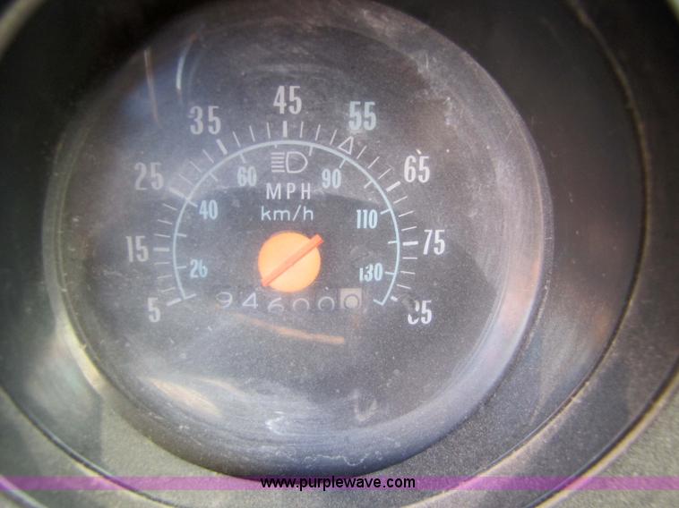 image for item 9182 1981 GMC C6D042 truck with dump bed