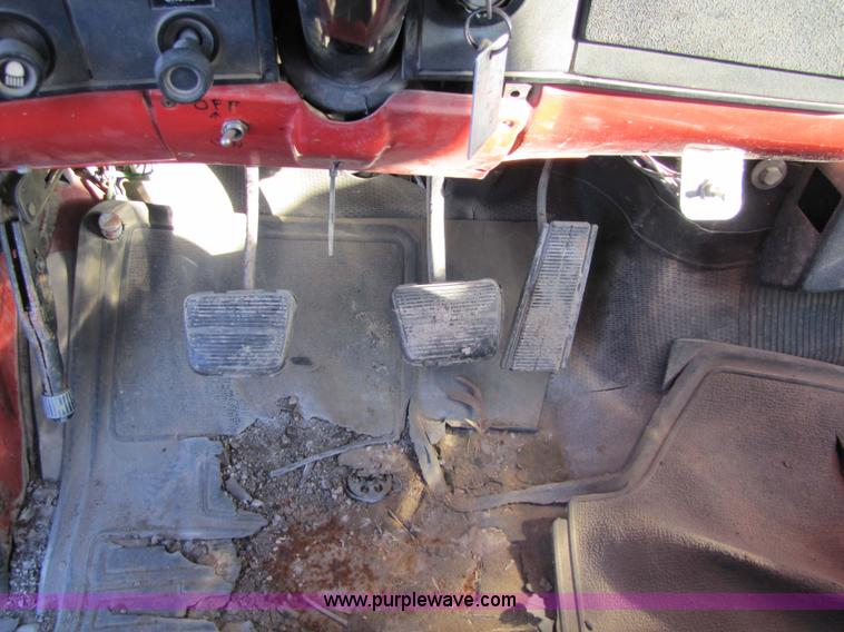 image for item 9182 1981 GMC C6D042 truck with dump bed