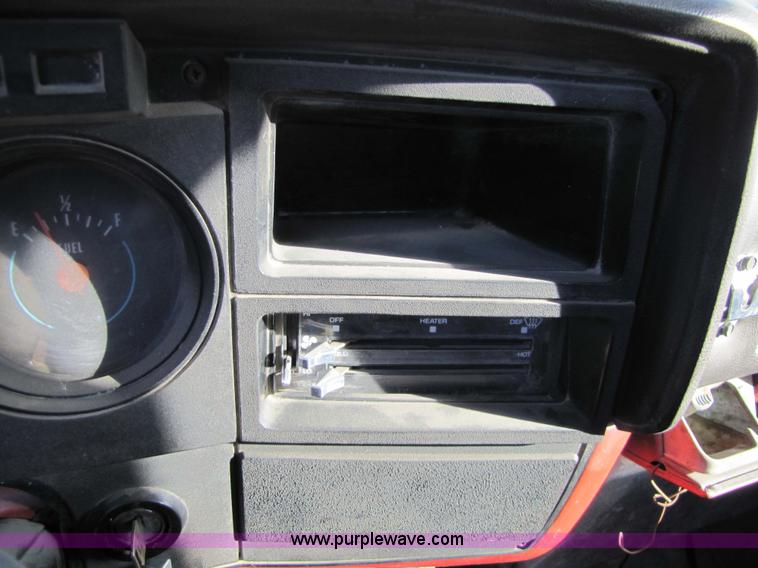 image for item 9182 1981 GMC C6D042 truck with dump bed