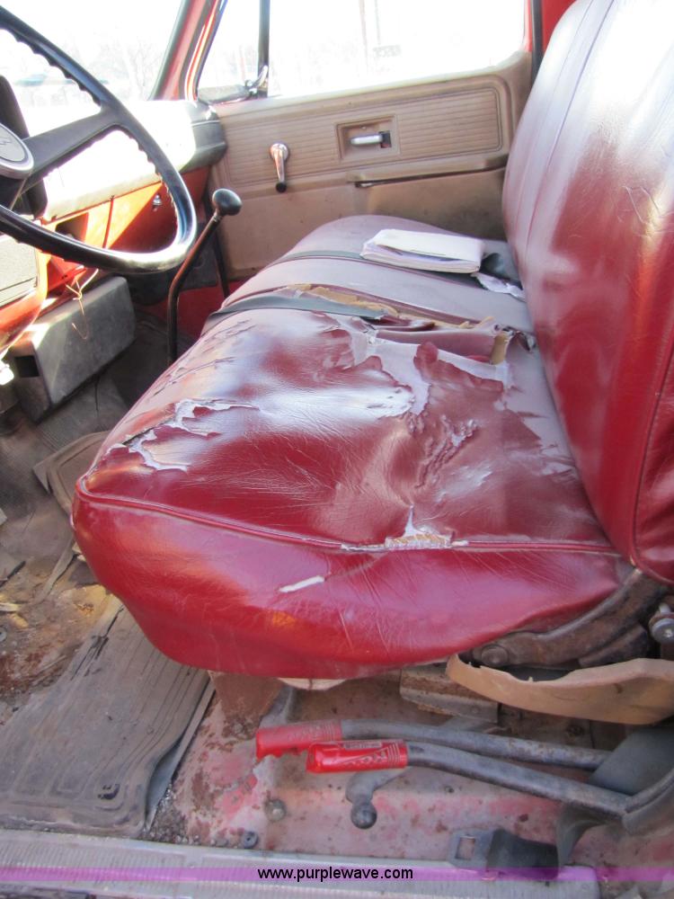 image for item 9182 1981 GMC C6D042 truck with dump bed