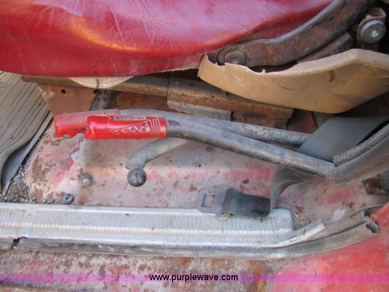 image for item 9182 1981 GMC C6D042 truck with dump bed