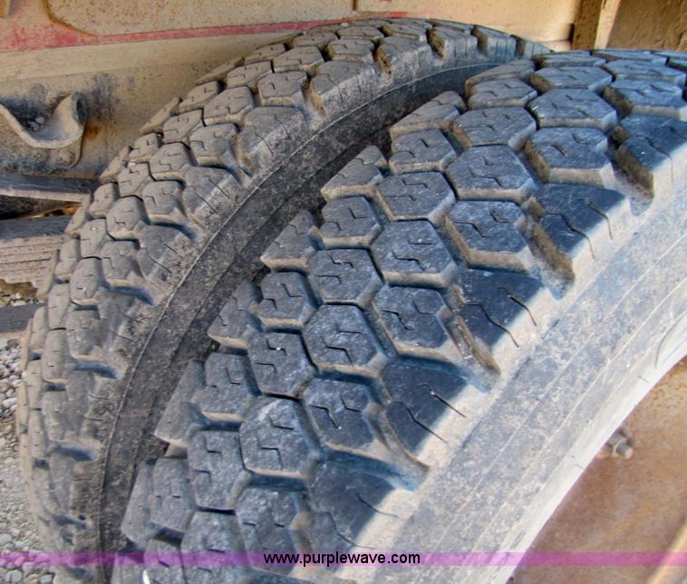 image for item 9182 1981 GMC C6D042 truck with dump bed