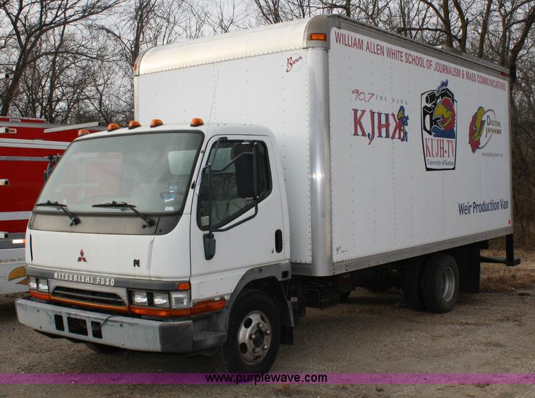 image for item 4946 1998 Mitsubishi Fuso box truck