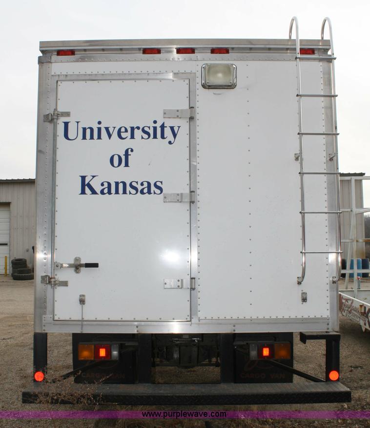 image for item 4946 1998 Mitsubishi Fuso box truck