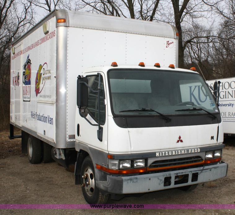 image for item 4946 1998 Mitsubishi Fuso box truck