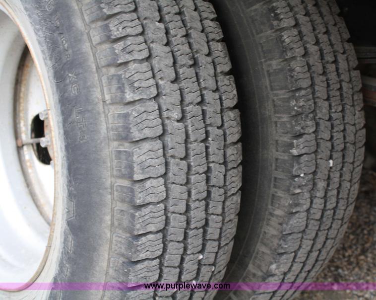 image for item 4946 1998 Mitsubishi Fuso box truck