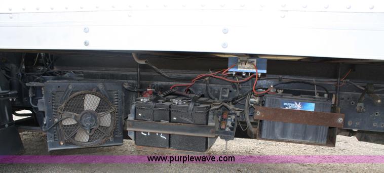 image for item 4946 1998 Mitsubishi Fuso box truck