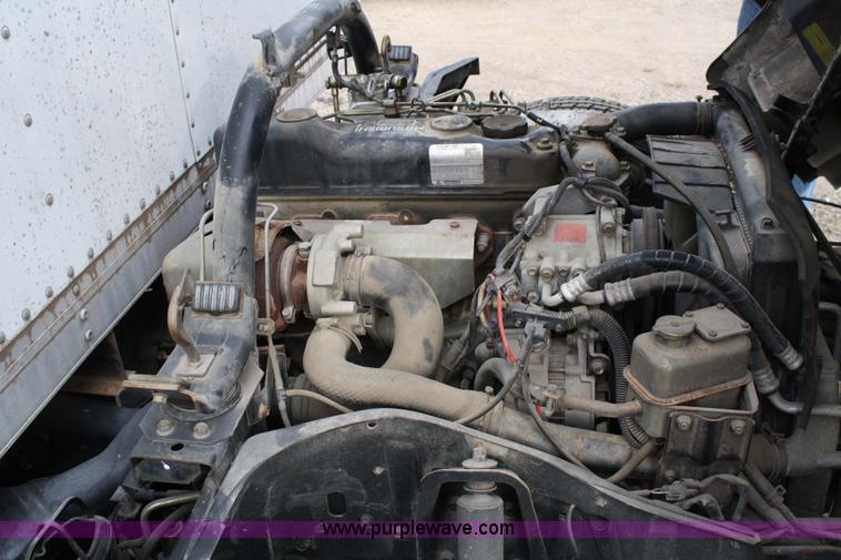 image for item 4946 1998 Mitsubishi Fuso box truck