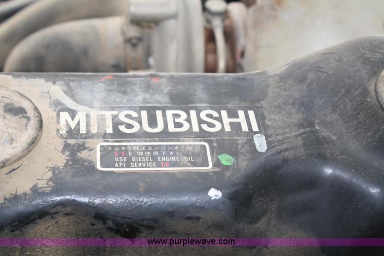 image for item 4946 1998 Mitsubishi Fuso box truck