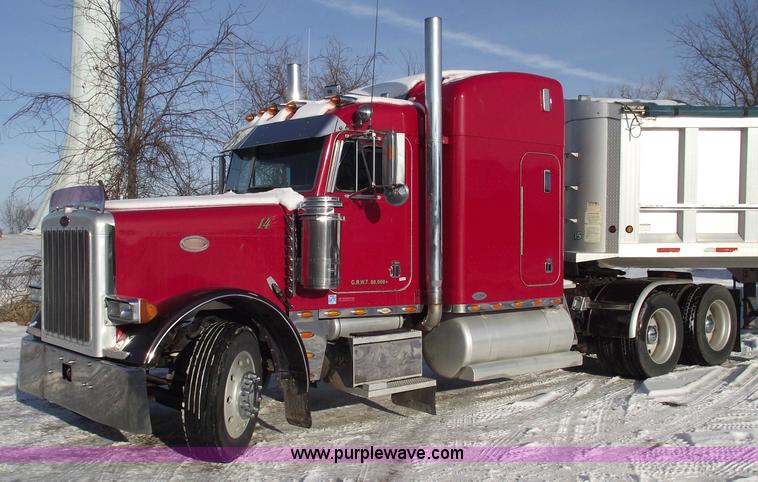 image for item 5485 2000 Peterbilt 379 semi truck
