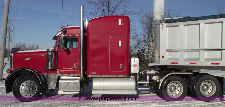 image for item 5485 2000 Peterbilt 379 semi truck