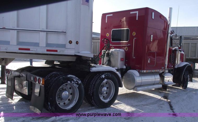 image for item 5485 2000 Peterbilt 379 semi truck