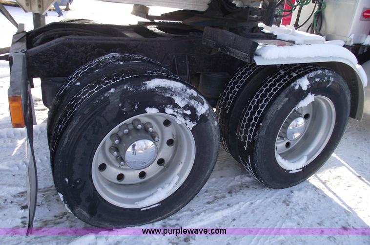 image for item 5485 2000 Peterbilt 379 semi truck