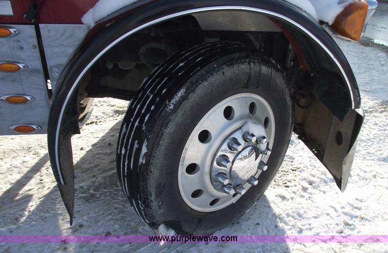 image for item 5485 2000 Peterbilt 379 semi truck