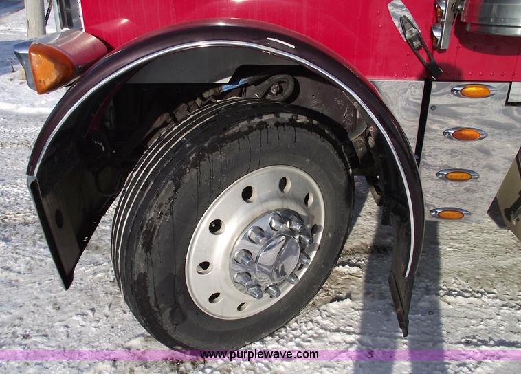 image for item 5485 2000 Peterbilt 379 semi truck