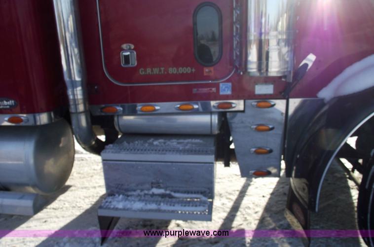 image for item 5485 2000 Peterbilt 379 semi truck