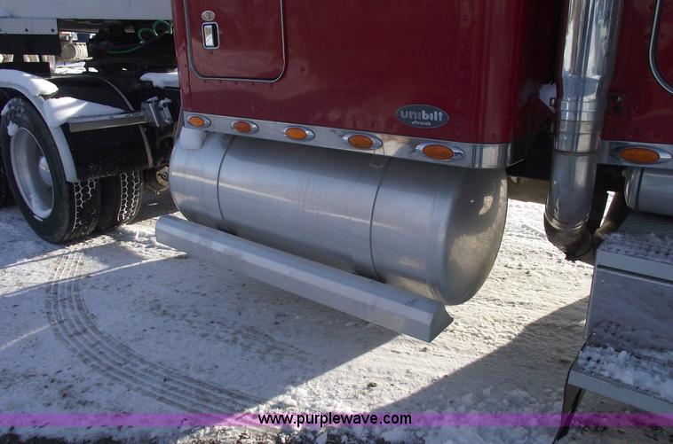 image for item 5485 2000 Peterbilt 379 semi truck