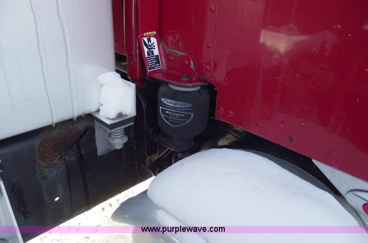 image for item 5485 2000 Peterbilt 379 semi truck