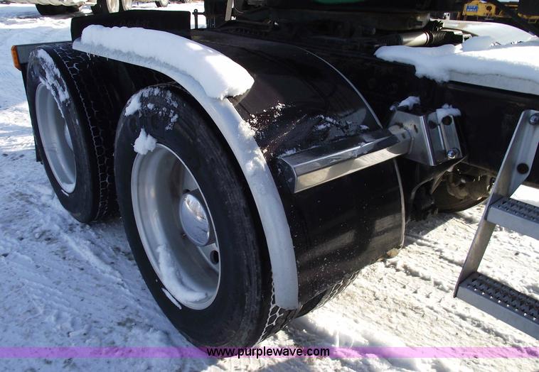 image for item 5485 2000 Peterbilt 379 semi truck