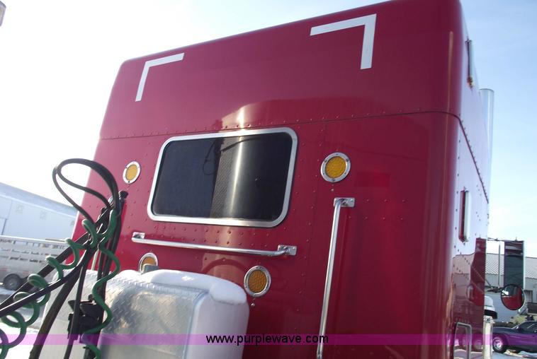 image for item 5485 2000 Peterbilt 379 semi truck