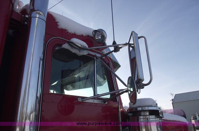 image for item 5485 2000 Peterbilt 379 semi truck