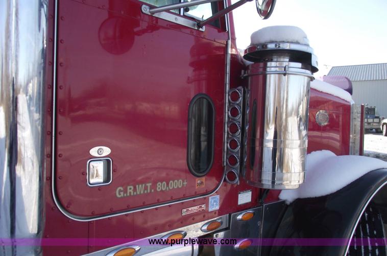 image for item 5485 2000 Peterbilt 379 semi truck