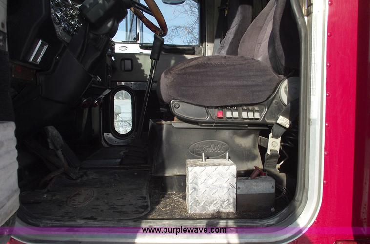 image for item 5485 2000 Peterbilt 379 semi truck