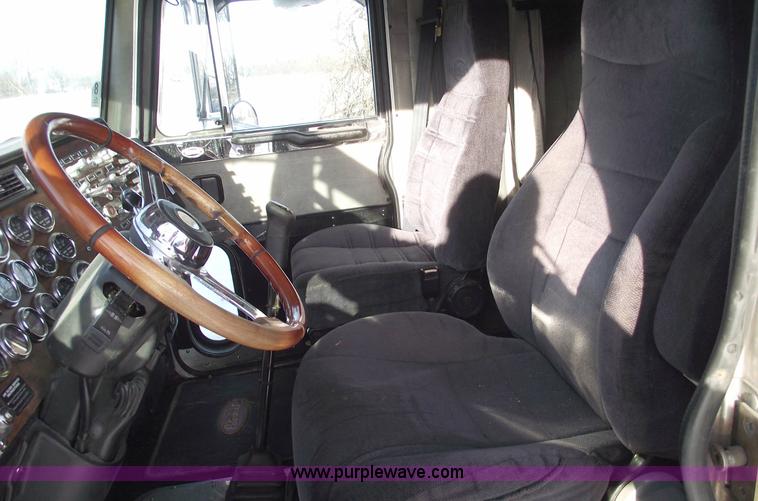 image for item 5485 2000 Peterbilt 379 semi truck