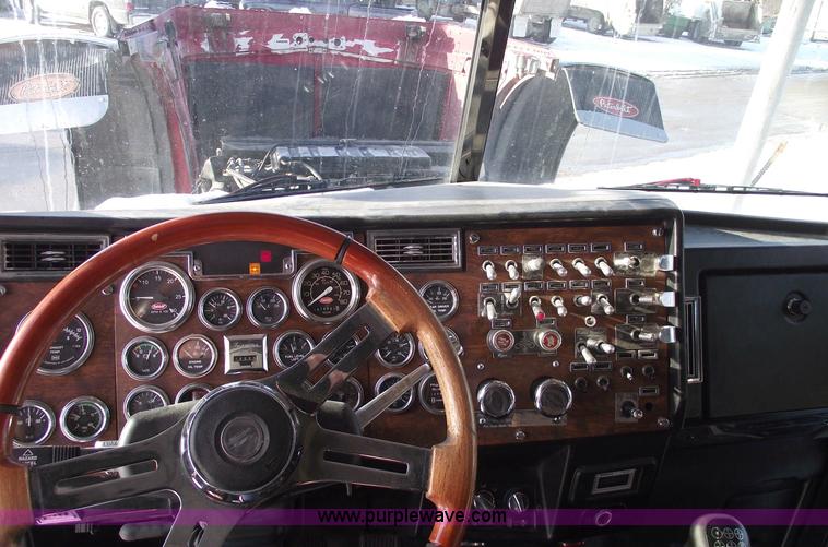 image for item 5485 2000 Peterbilt 379 semi truck