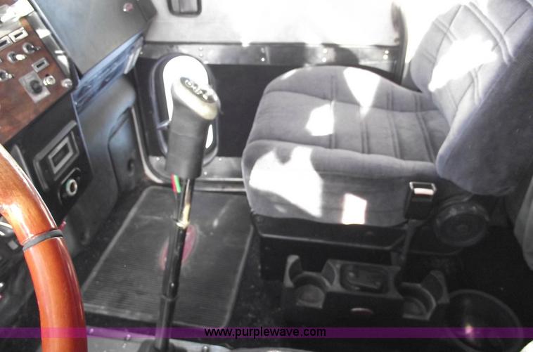 image for item 5485 2000 Peterbilt 379 semi truck