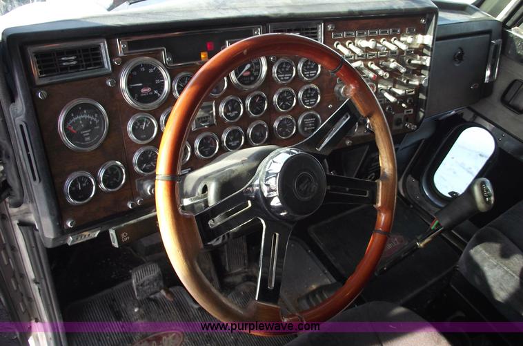 image for item 5485 2000 Peterbilt 379 semi truck