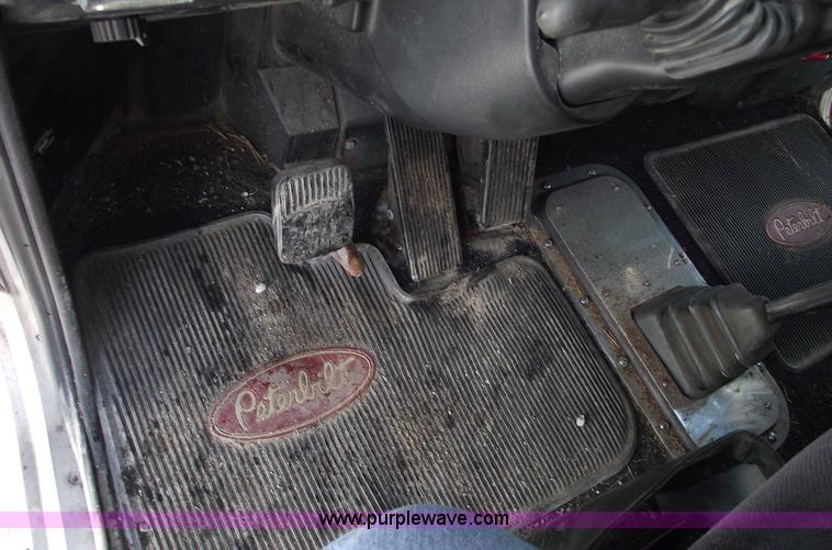 image for item 5485 2000 Peterbilt 379 semi truck