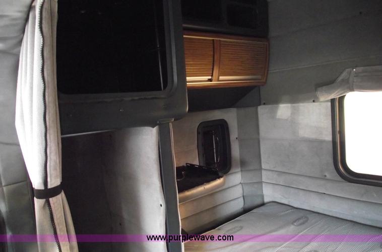 image for item 5485 2000 Peterbilt 379 semi truck