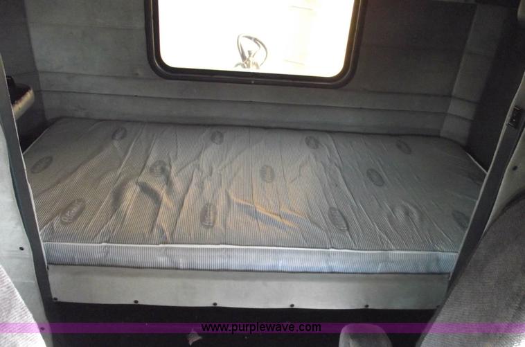 image for item 5485 2000 Peterbilt 379 semi truck