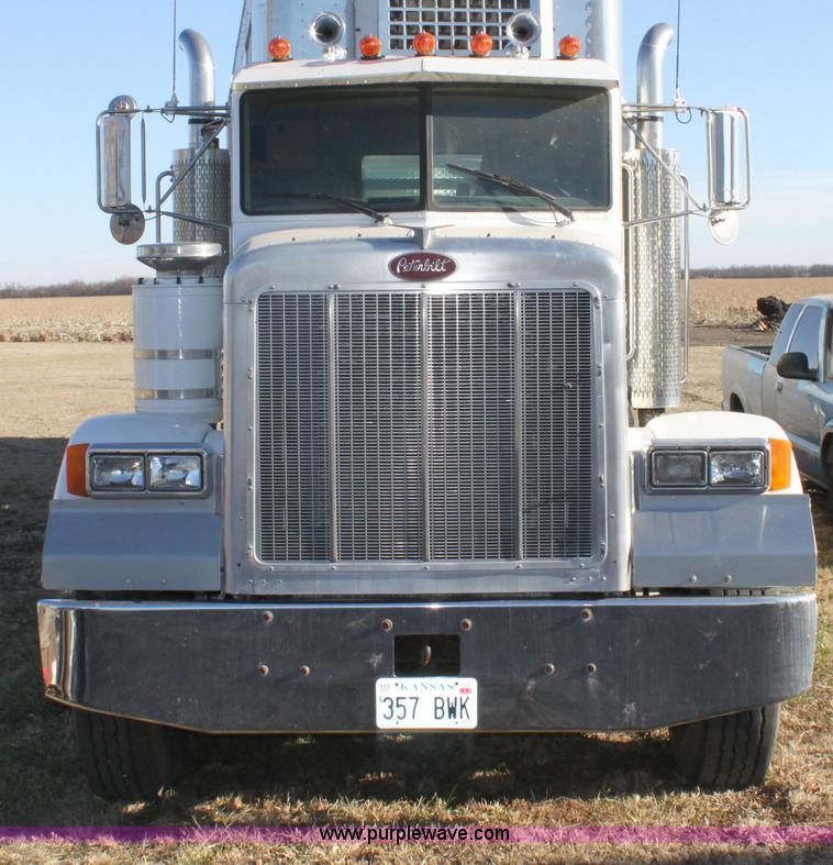image for item 6809 1987 Peterbilt 379 semi truck