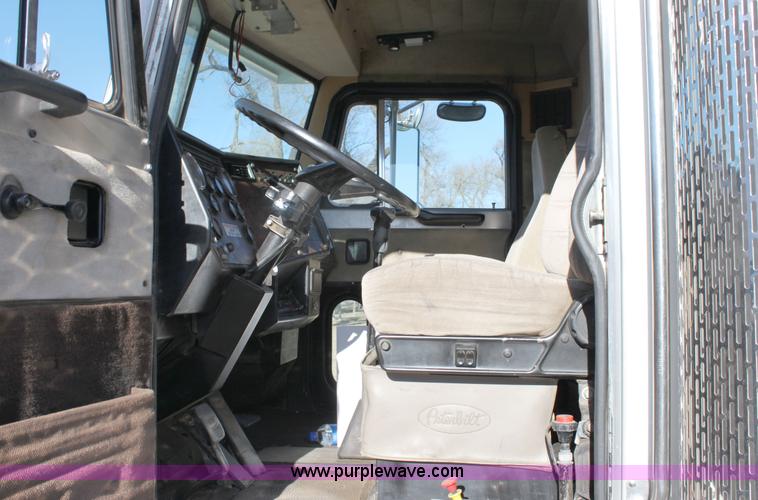 image for item 6809 1987 Peterbilt 379 semi truck