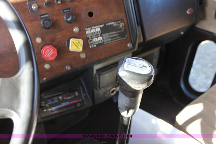 image for item 6809 1987 Peterbilt 379 semi truck