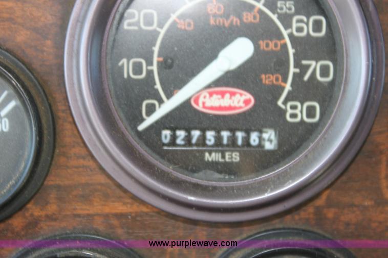 image for item 6809 1987 Peterbilt 379 semi truck
