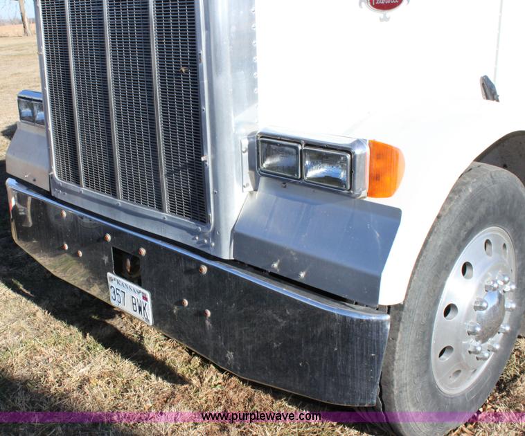 image for item 6809 1987 Peterbilt 379 semi truck