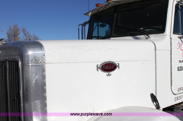 image for item 6809 1987 Peterbilt 379 semi truck