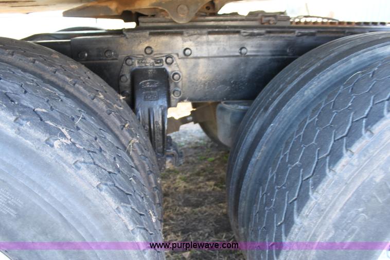 image for item 6809 1987 Peterbilt 379 semi truck