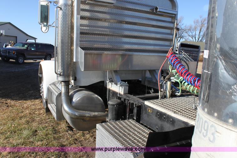 image for item 6809 1987 Peterbilt 379 semi truck